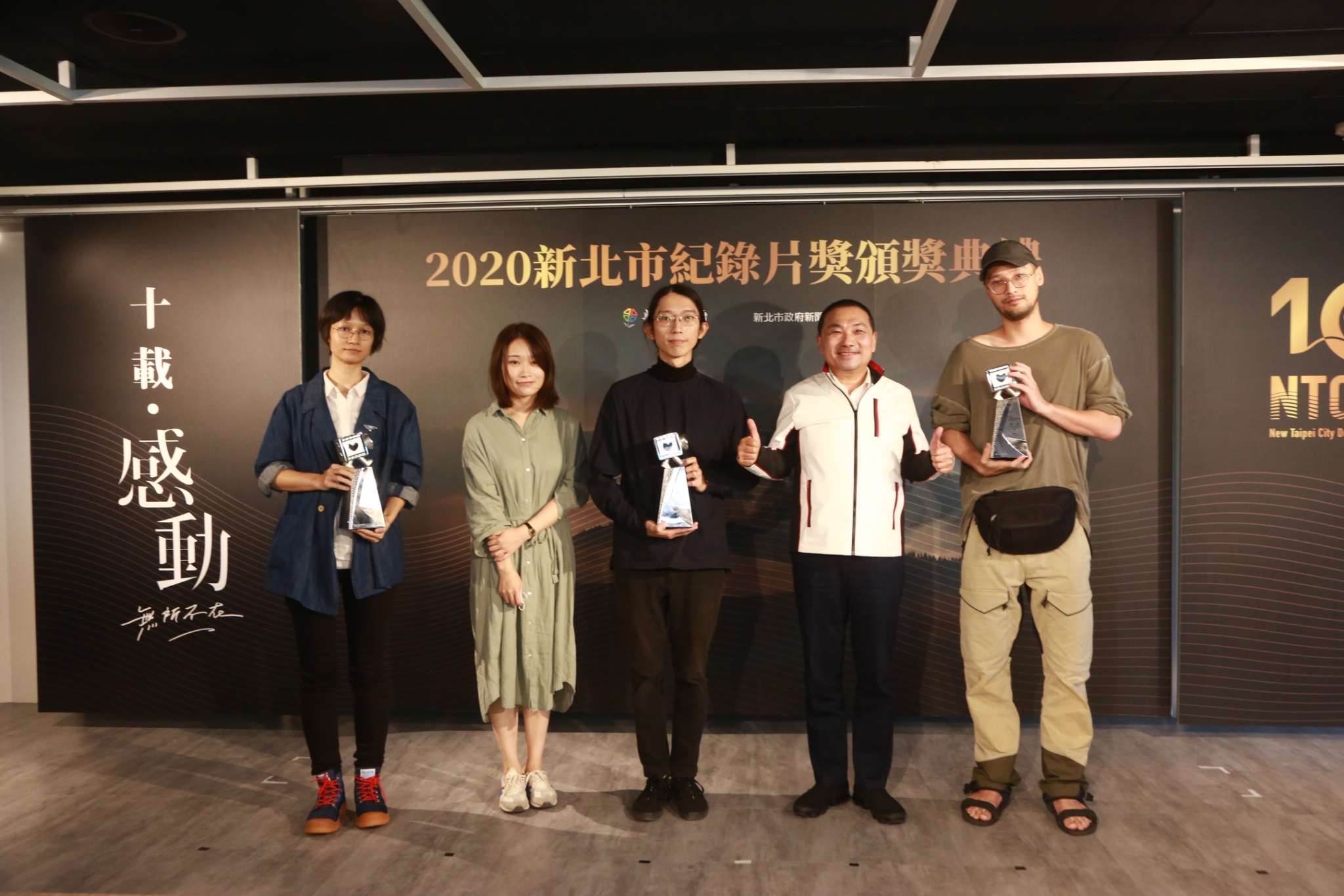 市長侯友宜頒發前三名給2020優選導演