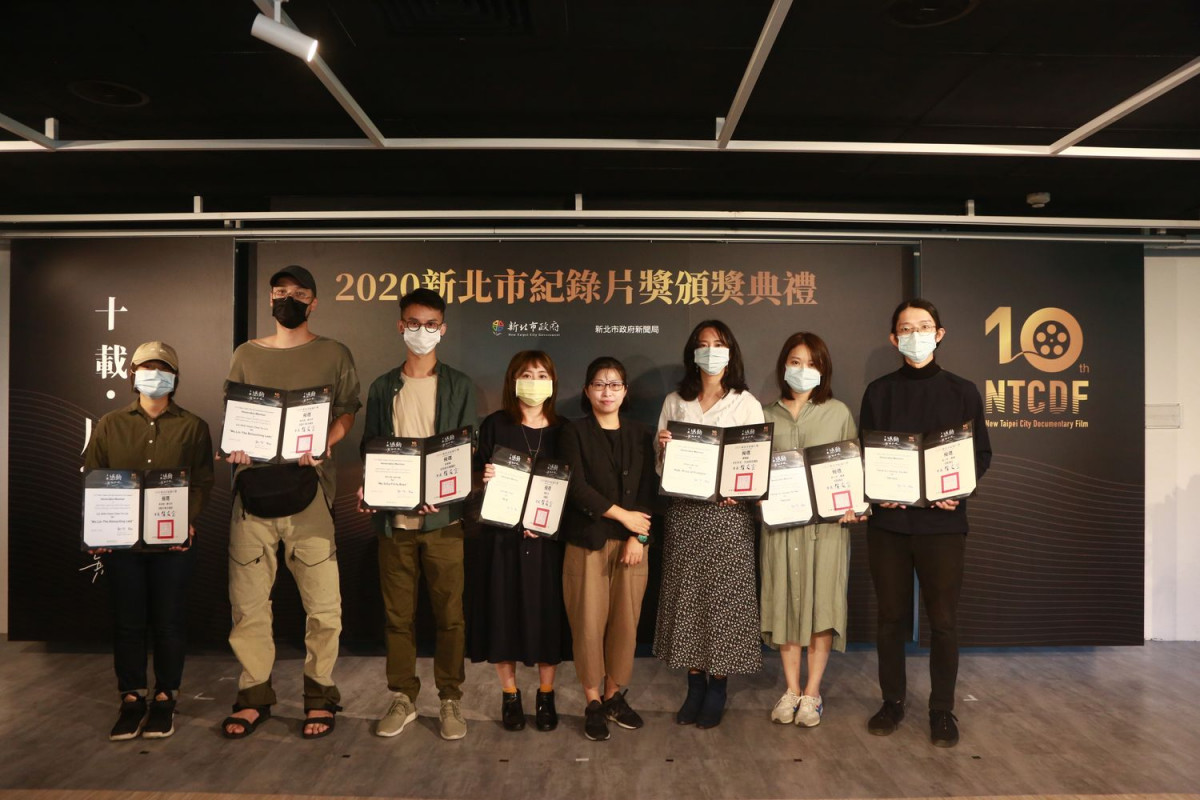 Group-photo-of-the-Final-Review-Winners