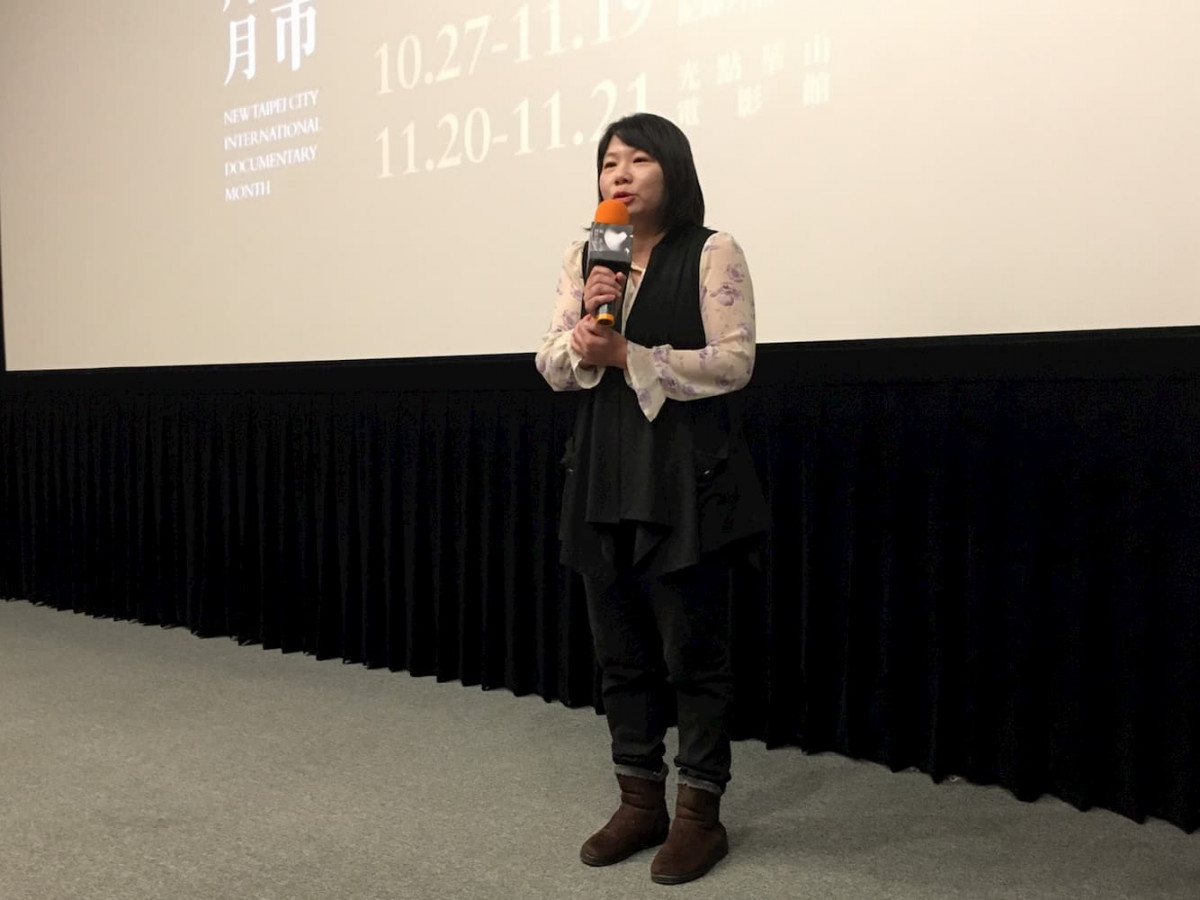 Lai Li-chun, the director of Eagle Hand, hosted a discussion after the screening.