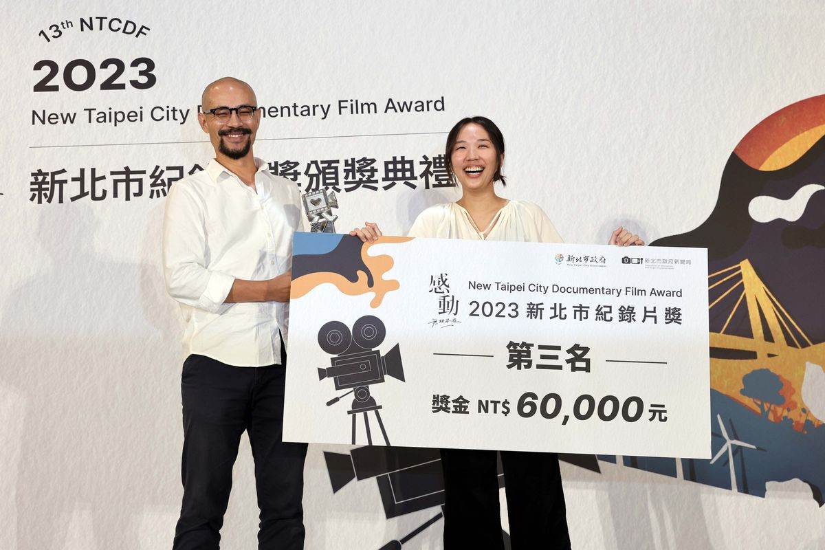 Chen Shao-Chun, the director of “Eternal Isle”, wins the third place in the 2023 New Taipei City Documentary Award